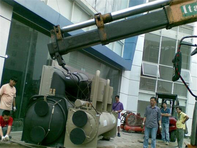 浑南区随车吊和汽车吊的核心区别是什么？哪种更省钱？